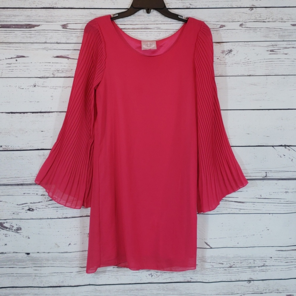 Romeo & Juliet Couture dress w/crinkle sleeves